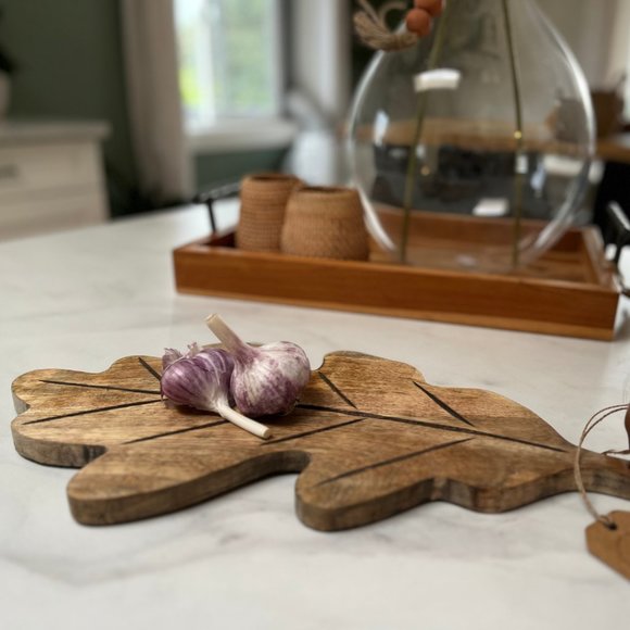 Oak Leaf Wood Cutting Board - Picture 2 of 4